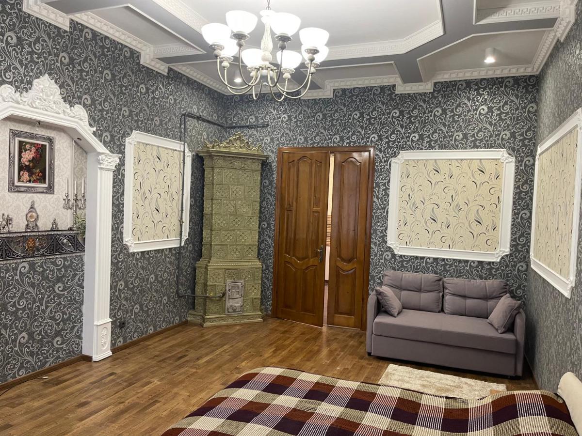 Lux Apartment In Zentrum Chernivtsi Exterior photo